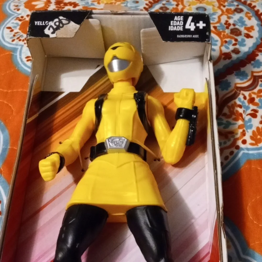 Power Rangers Yellow Action Figure - Picture 3 of 4